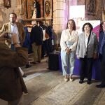 La consejera de Movilidad y Transformación Digital, María González Corral, asiste al acto oficial del Día de la Provincia de Burgos junto al presidente de la Diputación, César Rico, y la alcaldesa de Castrojériz, Beatriz Francés