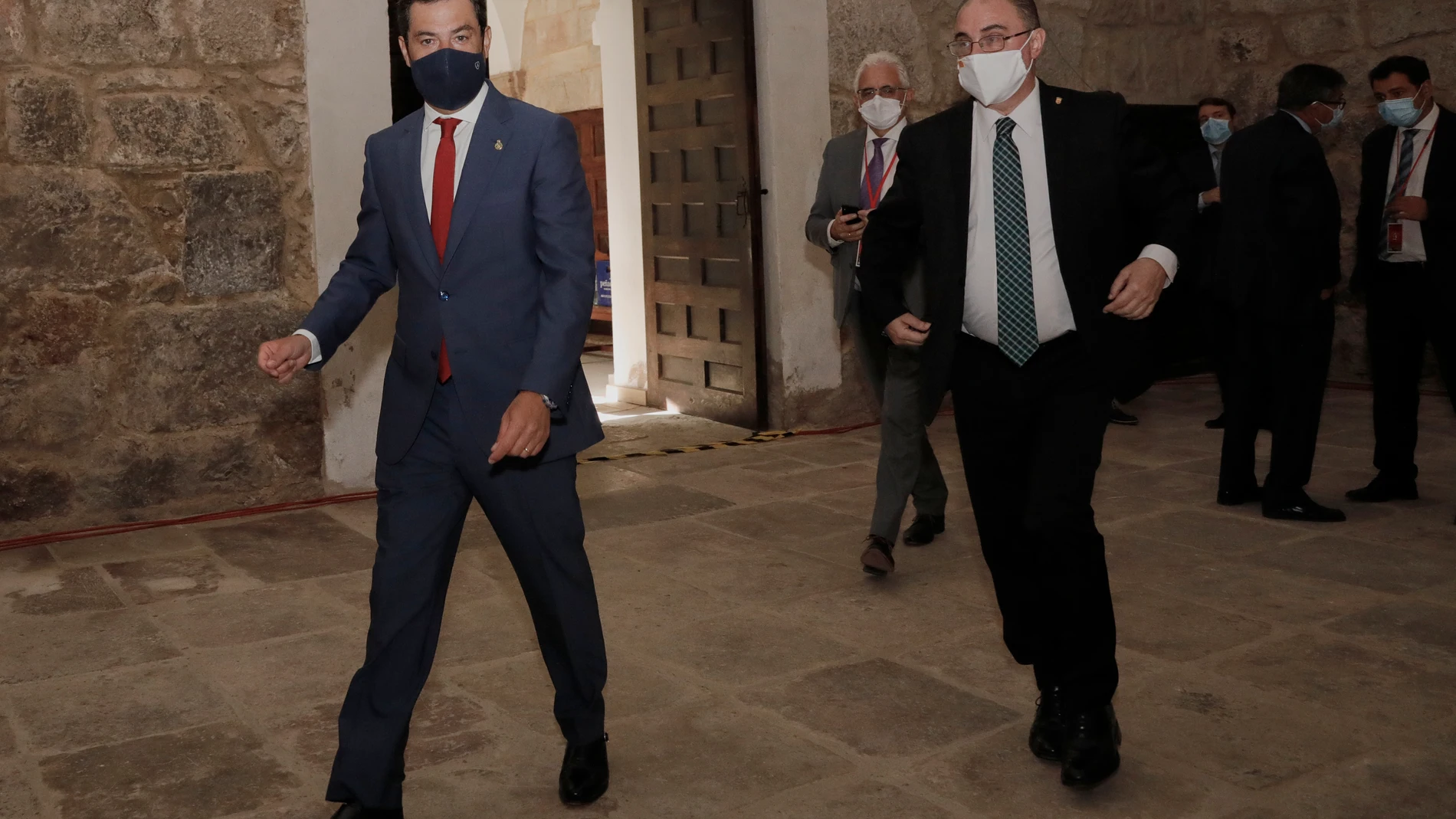 El presidente de la Junta de Andalucía, Juan Manuel Moreno, y el de Aragón, Javier Lambán