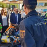La delegada del Gobierno, Virginia Barcones, visita la exposición de material de la Policía Nacional en Soria junto al subdelegado Luis Latorre, y el nuevo comisario jefe de la Comisaría de la Policía Nacional de Soria, Francisco Moñux.
