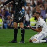 Karim Benzema se lamenta durante el partido ante Osasuna