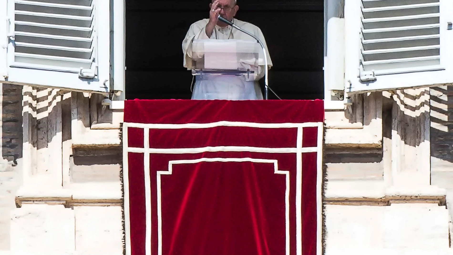 Francisco, hoy durante el rezo del Ángelus en el Vaticano