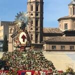 Manto de flores en la ofrenda a la virgen del Pilar con la torre de San Juan de los Panetes al fondoEUROPA PRESSS (Foto de ARCHIVO)18/10/2021