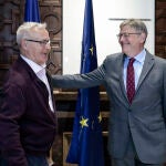 El president de la Generalitat, Ximo Puig, y el alcalde de València, Joan Ribó (i), se reúnen para repasar los asuntos en los que trabajan conjuntamente ambas administraciones