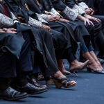 Los zapatos de varios jueces durante el acto de apertura del año judicial 2022-2023 del Tribunal Superior de Justicia de la Comunitat Valenciana (TSJCV) | Fuente: Jorge Gil / Europa Press