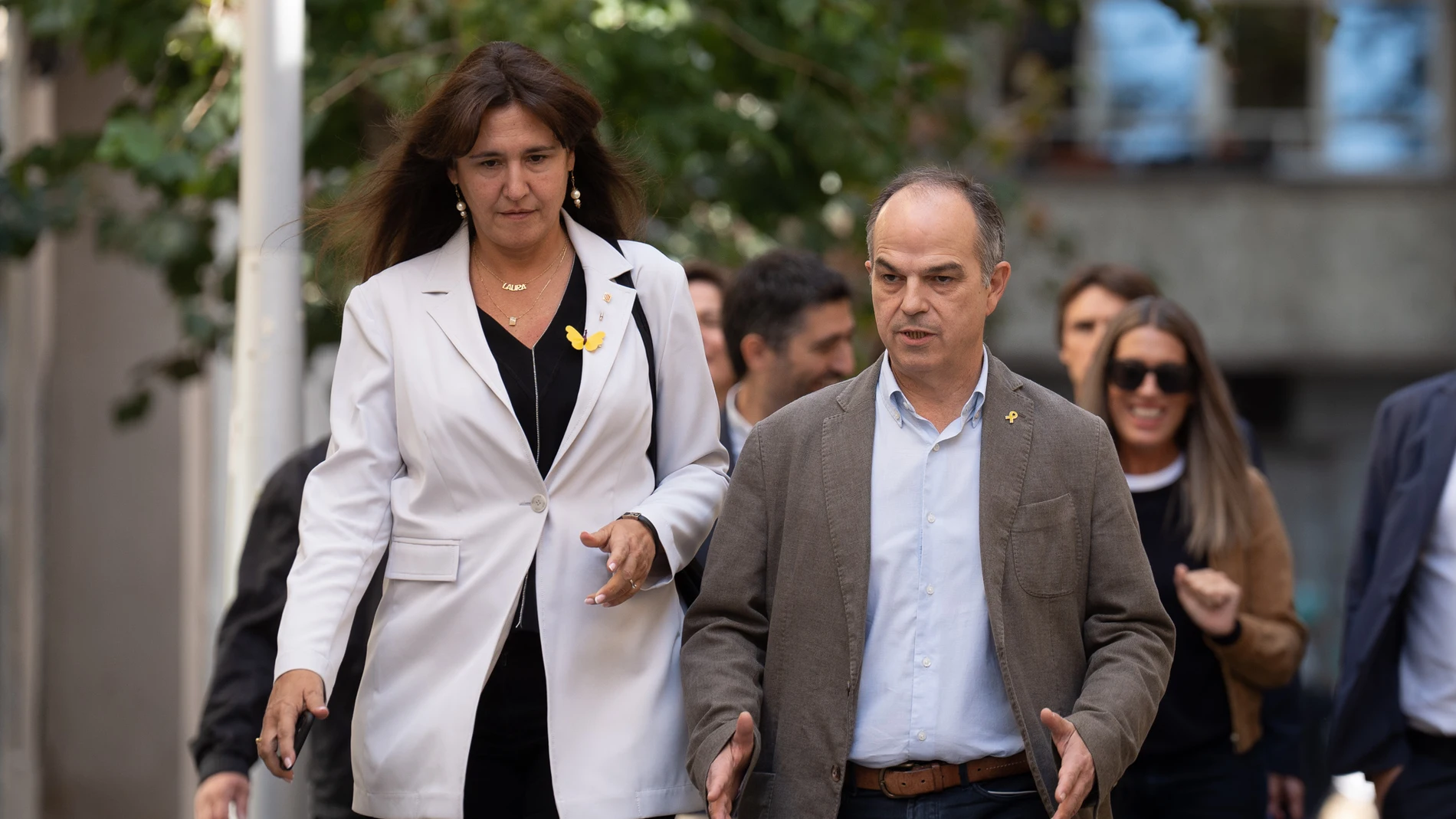 La presidenta de Junts, Laura Borràs y el secretario general de Junts, Jordi Turull conversan a su llegada a la reunión de la Ejecutiva