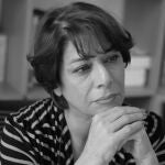 La escritora Parinoush Saniee tenía 30 años cuando comenzaron los disturbios que provocaron la Revolución Islámica en Irán