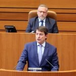 El presidente de la Junta de Castilla y León, Alfonso Fernández Mañueco, comparece a petición propia ante el pleno de las Cortes para hablar de los incendios forestales de este verano