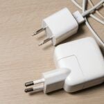 La medida afecta a los cargadores de videoconsolas, auriculares, teclados, ratones, altavoces o aparatos GPS