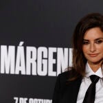 La actriz Penélope Cruz a su llegada al estreno de la película "En los Márgenes"