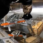 "Flippy 2", el robot que prepara patatas fritas en los restaurantes de comida rápida