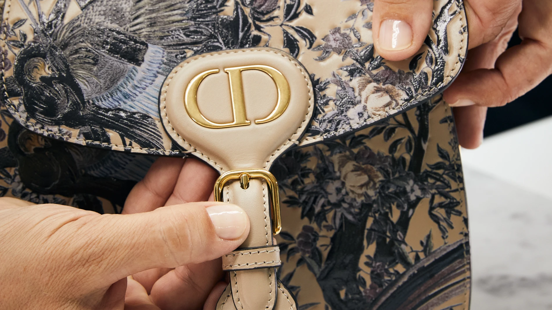 Así es el bolso Bobby Frame.