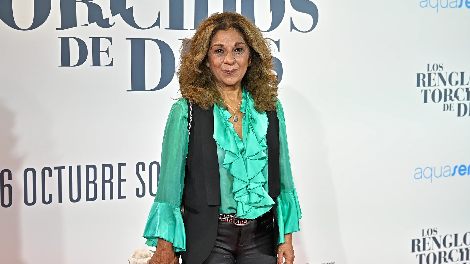 Lolita Flores asiste a la premiere de la película ‘Los renglones torcidos de Dios'