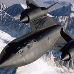 El Blackbird SR-71 es capaz de volar cerca del borde del espacio y superar a un misil