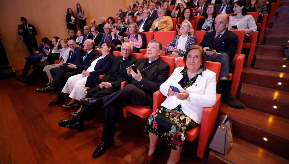 Lydia Jiménez, María del Rosario Sáez Yuguero, Juan Antonio Martínez Camino y Jesús García Burillo, entre otras autoridades en la gala de clausura del 25 aniversario de la UCAV
