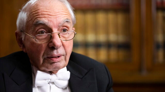 El ex primer ministro italiano Giuliano Amato, durante la entrevista con LA RAZÓN El ex primer ministro italiano Giuliano Amato, durante la entrevista con LA RAZÓN