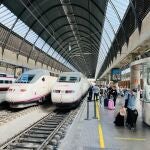 Trenes de alta velocidad de Renfe en la estación sevillana de Santa Justa