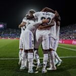Los jugadores del Real Madrid celebran el gol de Militao en Getafe