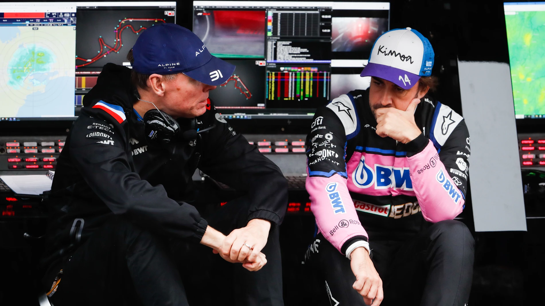 Fernando Alonso junto a Alan Permane