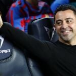 Xavi Hernández, en el banquillo del Camp Nou ante el Celta