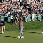 Jon Rahm celebra su título en el Abierto de España con el público que abarrotó el Club de Campo Villa de Madrid