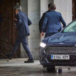 Carlos Lesmes, a su llegada ayer al Tribunal Supremo horas antes de presentar su renuncia como presidente del tribunal y del CGPJ