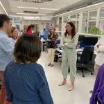 La consejera de Inclusión Social, Juventud, Familias e Igualdad, Loles López, en la sede del IAM en Sevilla
