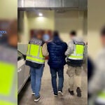 Captura del momento en el que la Policía Nacional detiene en Guadalajara a un fugitivo buscado en Perú por diez asesinatos