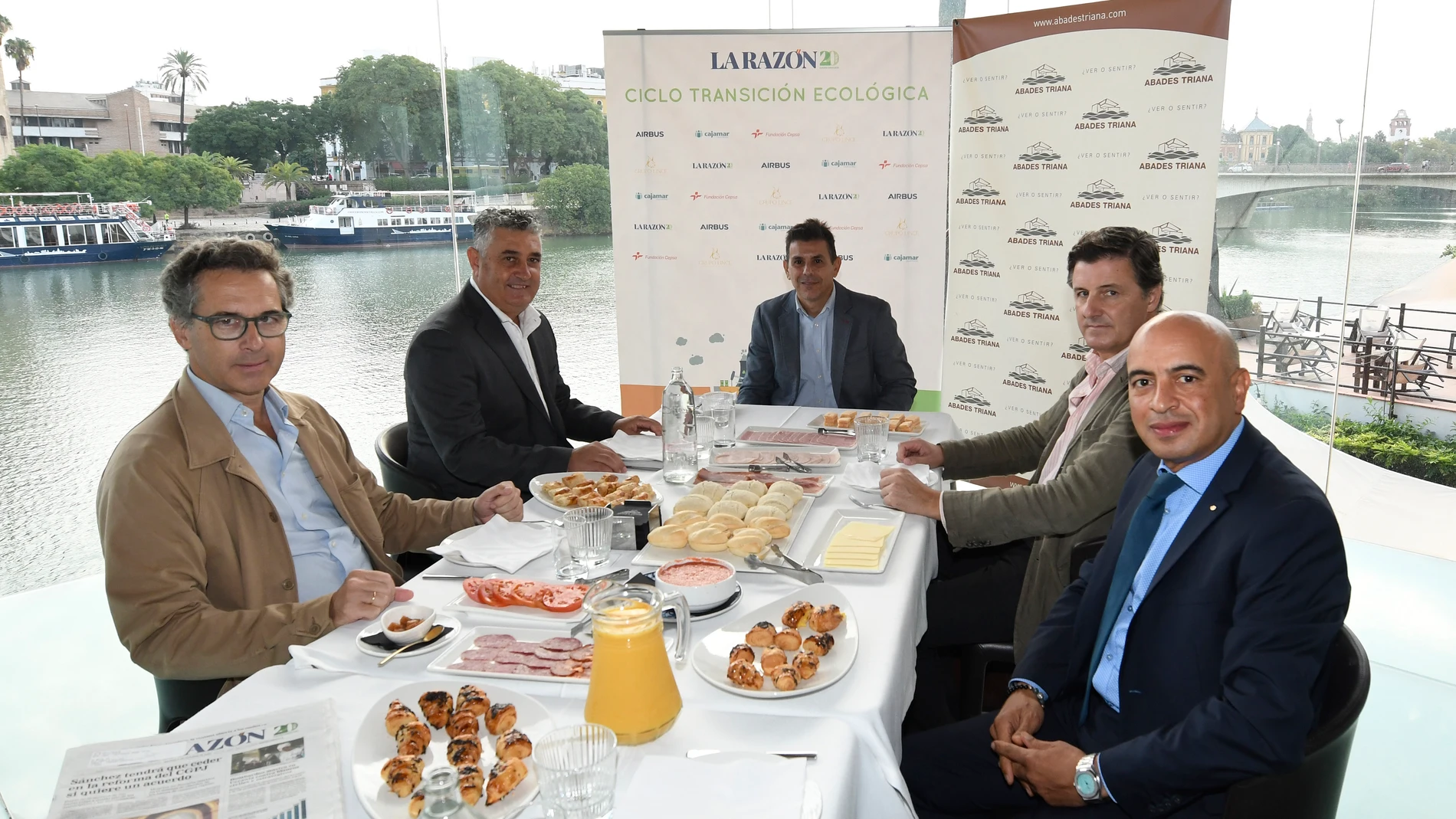 El desayuno informativo de LA RAZÓN tuvo lugar en el restaurante Abades Triana de Sevilla