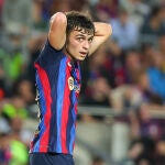 Pedri se lamenta durante el Barça - Inter