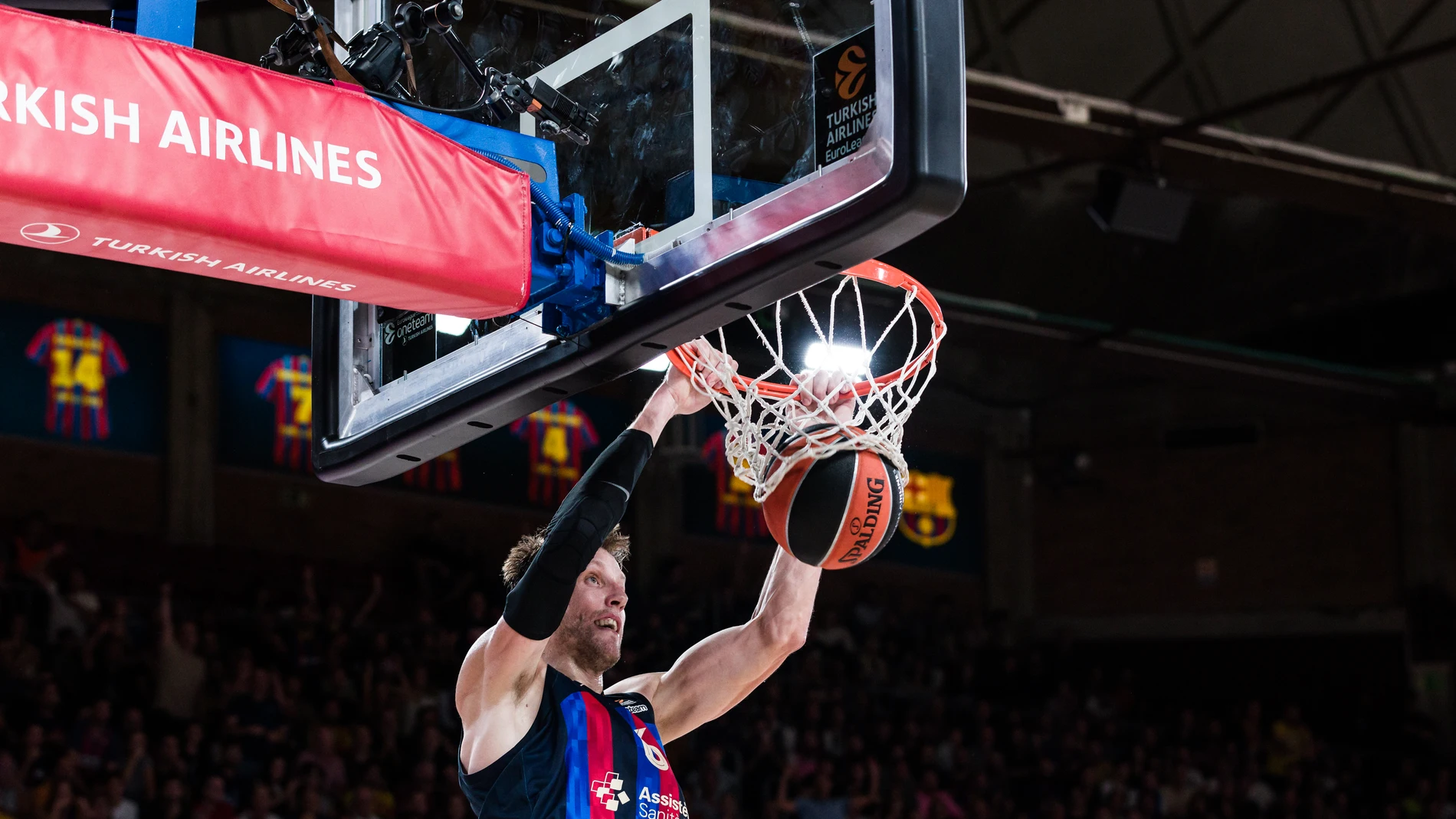 Jan Vesely anotó 15 puntos en Kaunas