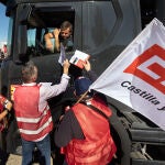 Concentración de camioneros con el lema "La Fatiga Mata" en la frontera portuguesa entre Vilar Formoso y Fuentes de Oñoro (Salamanca)