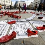 Protesta contra el maltrato a la mujer en la Puerta del Sol de Madrid