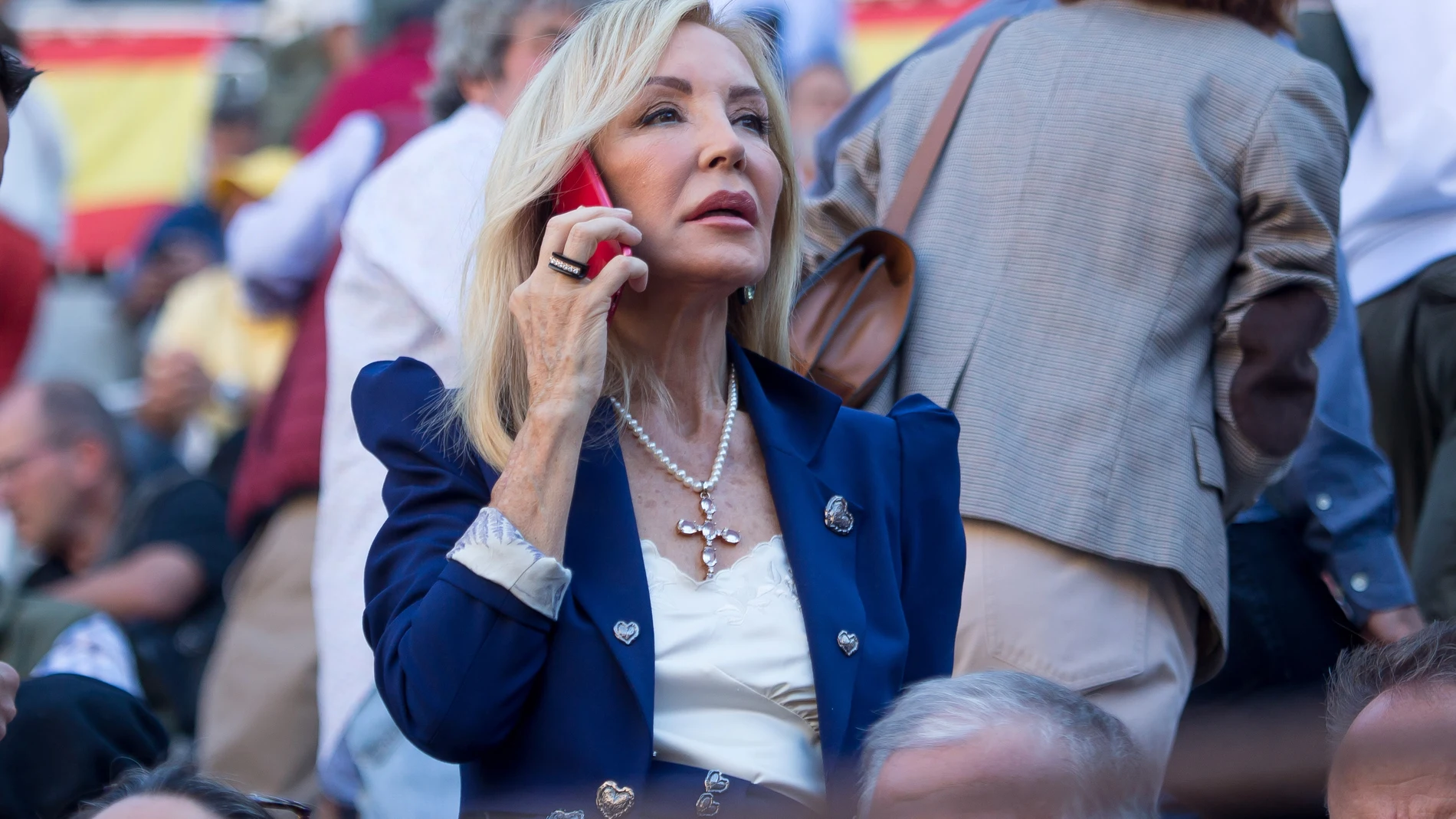 Carmen Lomana durante la tradicional corrida por el Día de la Hispanidad, en la Plaza de Toros de Las Ventas, a 12 de octubre de 2022, en Madrid (España).