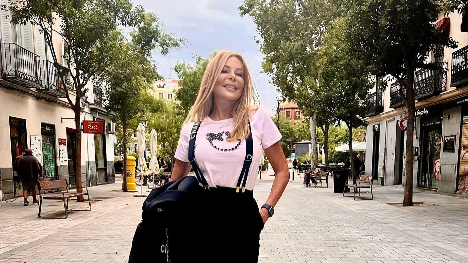 La reina de la pequeña pantalla recupera su trono con un look perfecto y 100% copiable