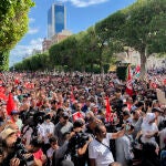 La oposición marcha en las calles de Túnez contra la política autoritaria del presidente