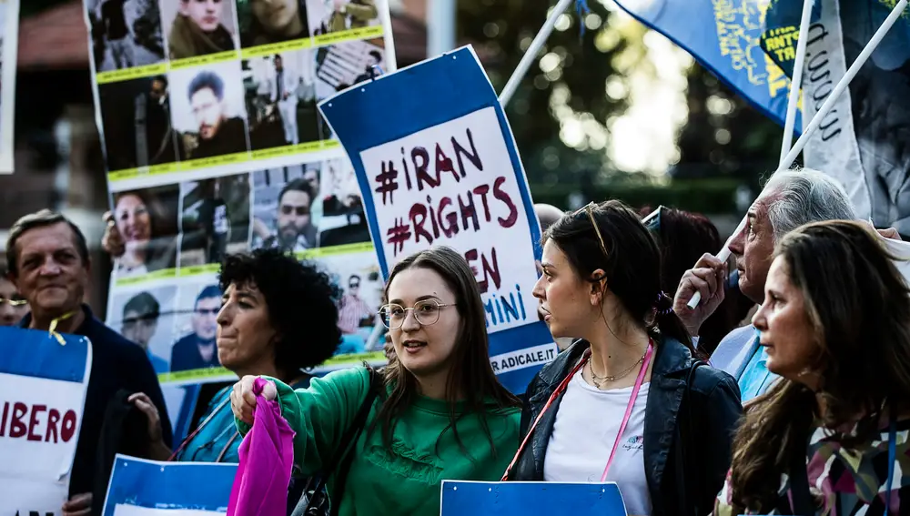 Manifestación frente a la Embajada de Irán en Roma