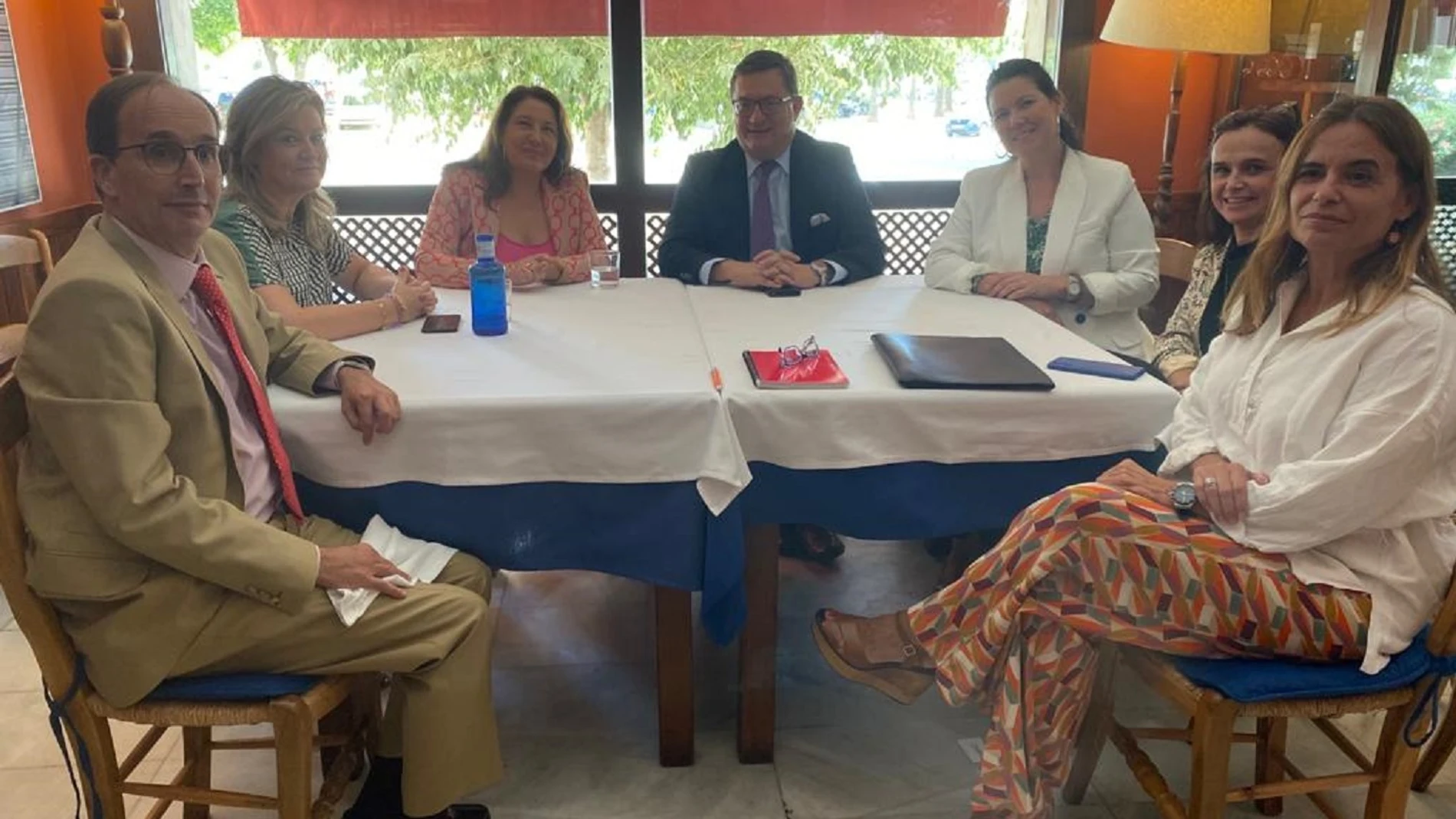 Crespo mantiene una reunión institucional con representantes de Cesur para analizar el sector agrario