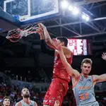 Aday Mara anota dos puntos con un mate ante el Cazoo Baskonia