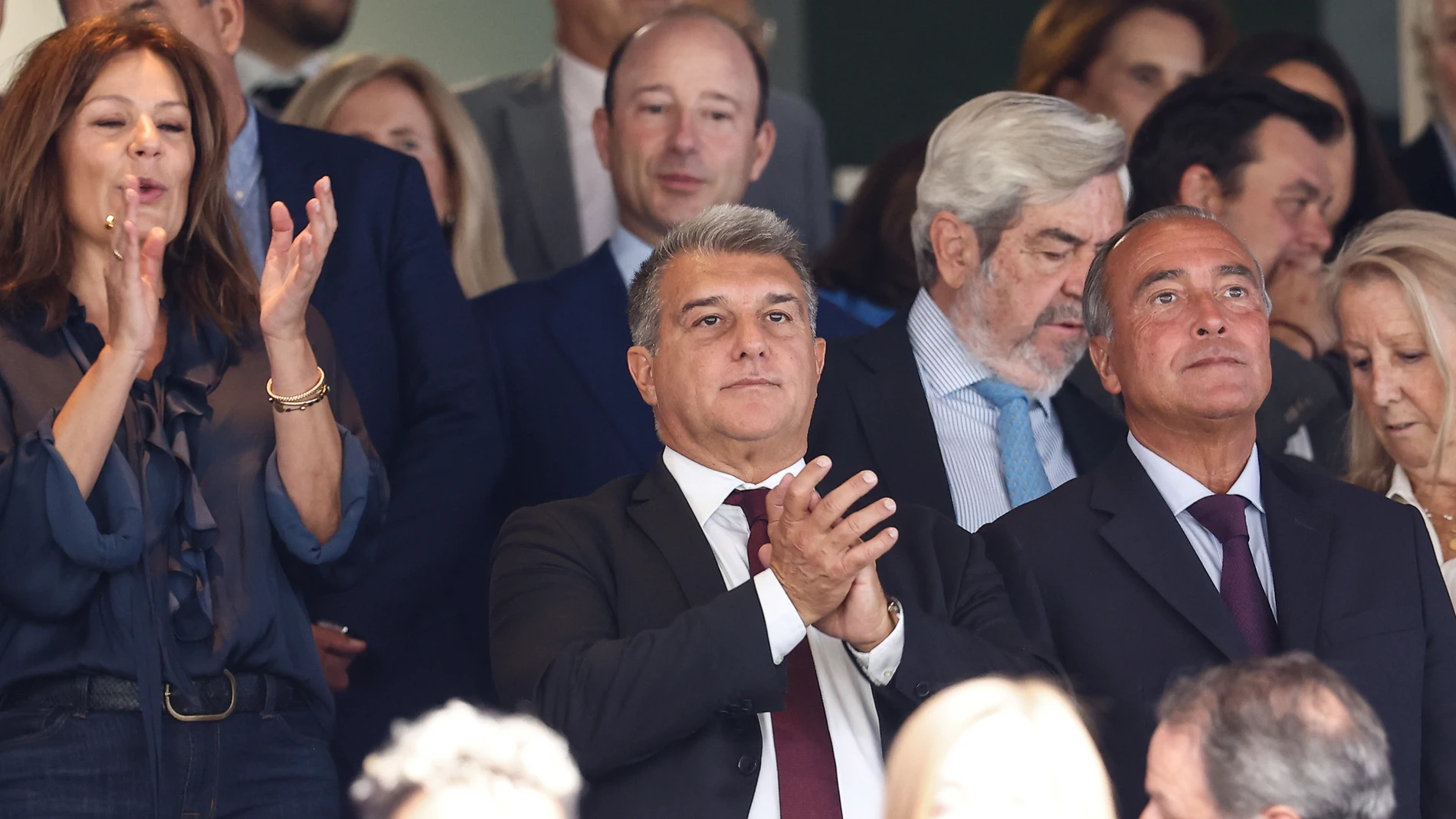 Joan Laporta, presidente del Barcelona, en el palco del Bernabéu para ver el partido de LaLiga contra el Real Madrid