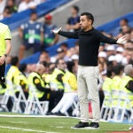 Xavi Hernández en el Bernabéu durante el partido ante el Real Madrid