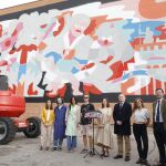 Villacís, esta mañana, en la presentación de los murales en el Polígono