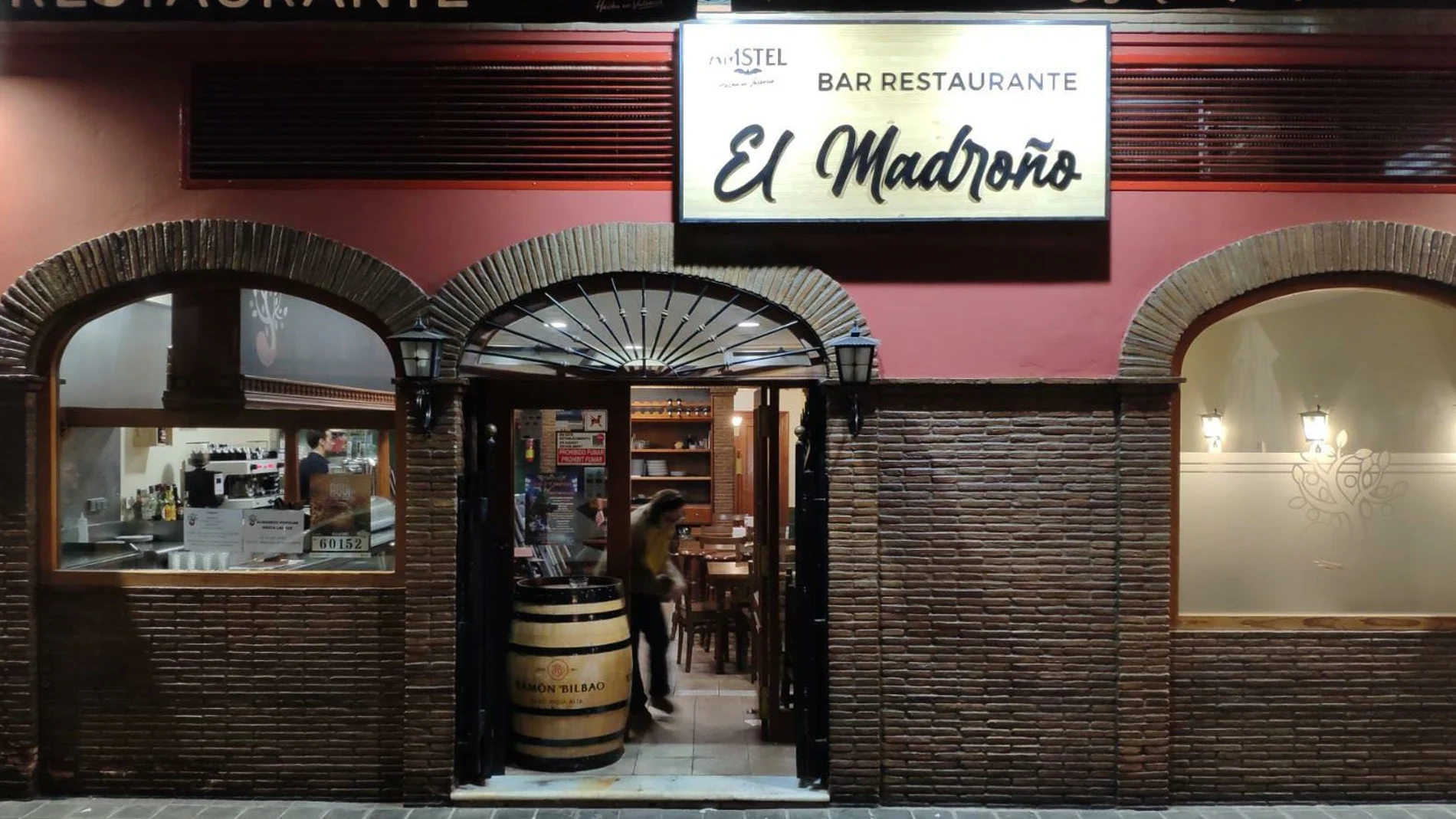 Los camareros, capitaneados por el propietario, Juan Manuel Jaquet, no tienen rachas de olvidos ni momentos de sal gorda, siempre están al quite