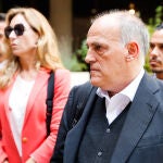 El presidente de la Liga Nacional de Fútbol Profesional, Javier Tebas, a su llegada a la reunión de dieciséis clubes de Primera División con el ministro de Cultura y Deporte, Miquel Iceta