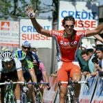 Mario Cipollini, en uno de los cientos de esprints que ganó en su carrera