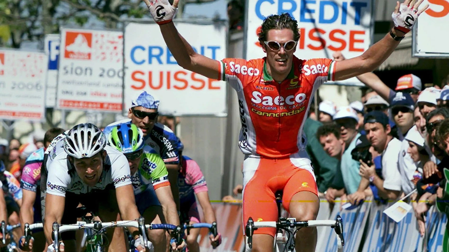 Mario Cipollini, en uno de los cientos de esprints que ganó en su carrera