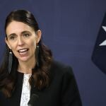 La primera ministar de Nueva Zelanda, Jacinda Ardern, durante una conferencia este verano