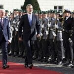 German President Frank-Walter Steinmeier, left, welcomes King Felipe VI of Spain with military honors in front of Bellevue Palace in Berlin, Germany, Monday, Oct. 17, 2022. The Spanish royal couple is in Germany for a three-day state visit. (Bernd von Jutrczenka/dpa via AP)