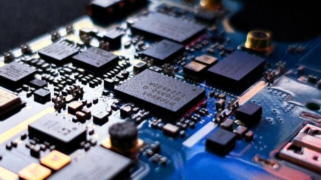 Chips en una placa base.
