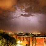 Fuerte tormenta de agua y granizo en la capital leonesa