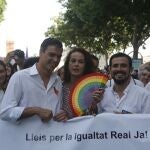 Pedro Sánchez, Carla Antonelli y Alberto Garzón en la celabración del día del Orgullo en 2015.